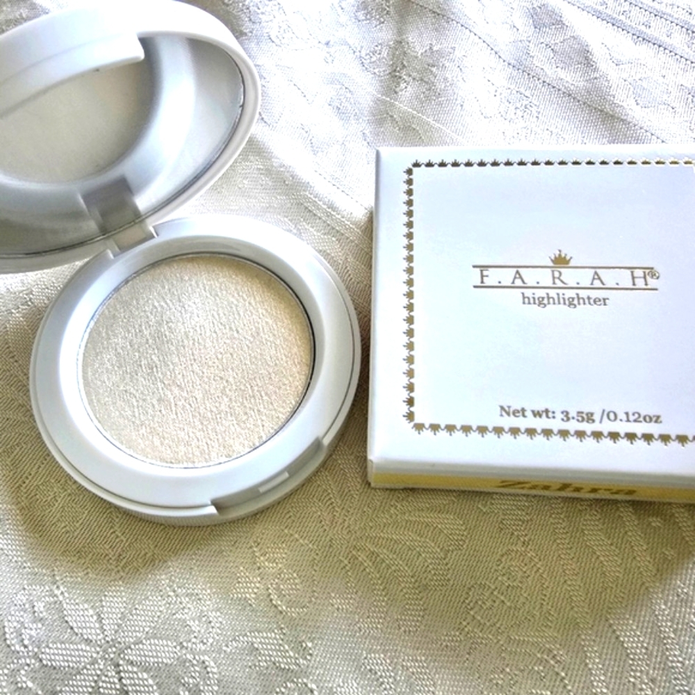 NEW! F.A.R.A.H Highlighter In Zahra  3.5 g
